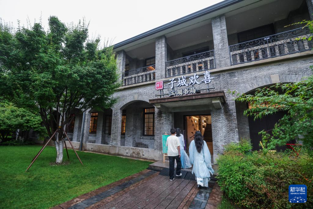 浙江嘉兴：“剧情书店”点亮全民阅读新场景