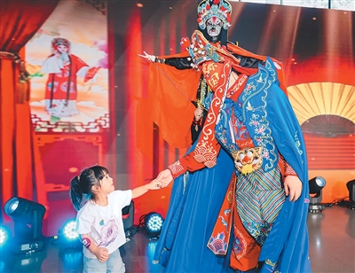 四川大学博物馆国风市集受欢迎  将传统文化带入大众生活