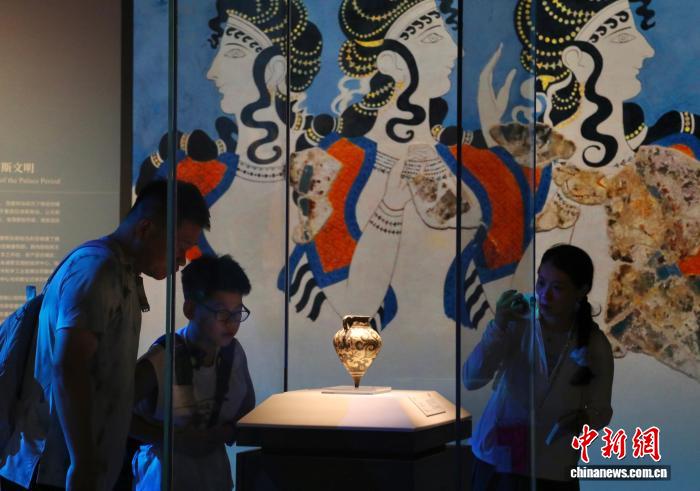 四川广汉：“古希腊的旅程——希腊考古出土文物精品展”吸引参观者