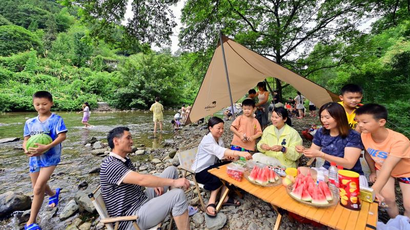 江西万载：生态环境治理“再提档” 净土碧水映蓝天