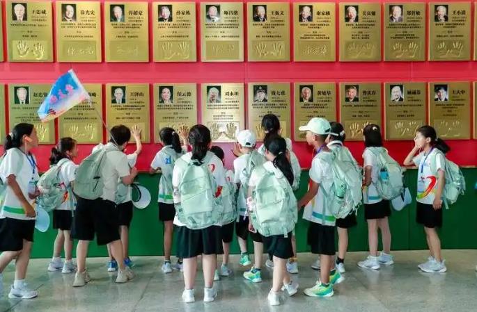 教育帮扶薪火传 卓尼少年京华行