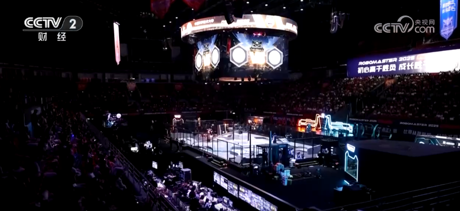 机器人成触手可及“未来课堂”！暑期公益科技火爆 青少年“乐”享前沿体验